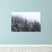 Fog over sneeuw bedekt met wintersparren canvas afdruk (Insitu (Houten vloer))