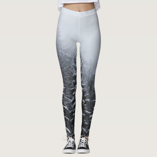 Fog over sneeuw bedekt met wintersparren leggings (Voorkant)