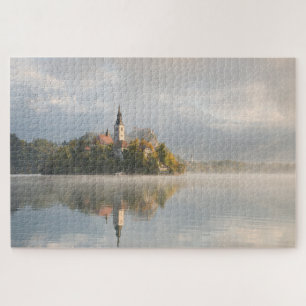 Foggy Bled Lake sunrise met kereiland Legpuzzel