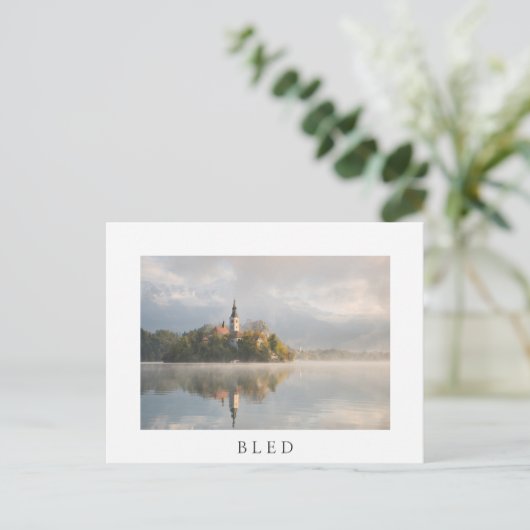 Foggy Bled Lake sunrise white briefkaart (Staand voorkant)