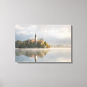 Foggy Bled Lake zonsopgang canvas print (Voorkant)