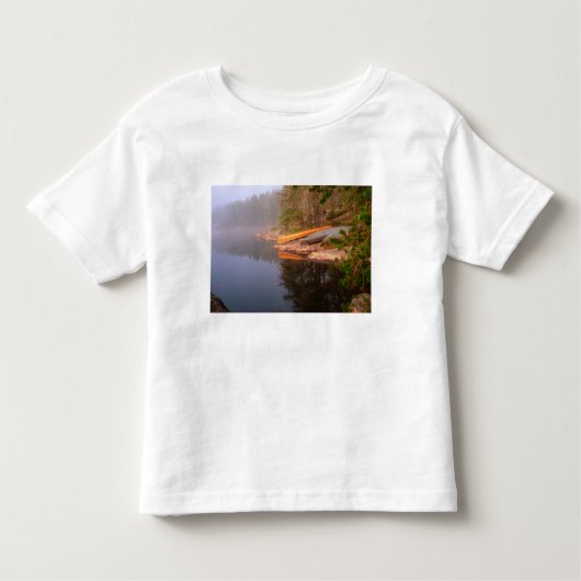 Foggy Canoe Campsite, Lake Kawnipi Kinder Shirts (Voorkant)