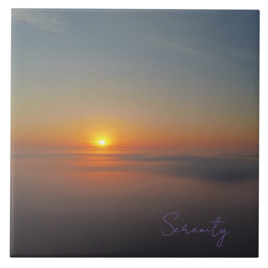 Foggy en serene zonsopgang tegeltje (Voorkant)