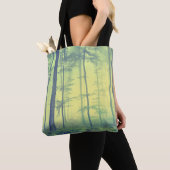 Foggy Forest: lentefoto. Tote Bag (Dichtbij)