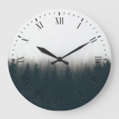 Foggy Forest Pine Mountain Aesthetische Kunst Grote Klok (Voorkant)