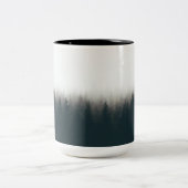 Foggy Forest Pine Mountain Aesthetische Kunst Tweekleurige Koffiemok (Center)