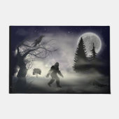 Foggy Forest - Raven and Bigfoot Sasquatch Deurmat (Voorkant)