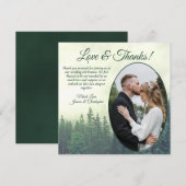 Foggy Green Pine Trees Rustic Wedding Oval Foto Bedankkaart (Voorkant / Achterkant)