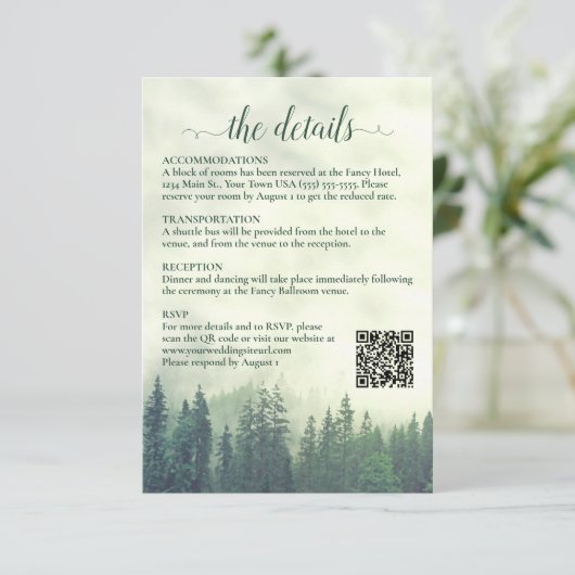 Foggy Green Pine Trees Wedding Details QR Code Informatiekaartje (Staand voorkant)