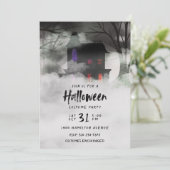 Foggy Mansion Halloween Party Invitation Kaart (Staand voorkant)