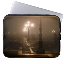 Foggy Piazza San Marco, Venetië Laptop Sleeve