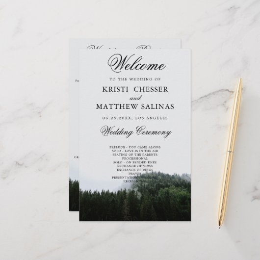 Foggy Pine Trees Rain Forest Wedding Program Kaart (Voorkant / Achterkant in situ)
