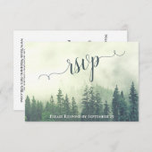 Foggy Pines Rustic Green Forest Outdoor Wedding RSVP Kaartje (Voorkant / Achterkant)