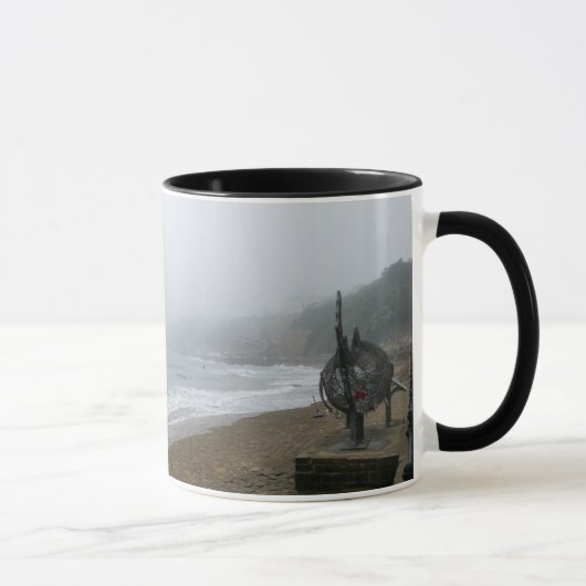 Foggy Scarborough Beach Mok (Rechts)