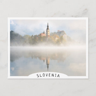 Foggy sunrise bij Lake Bled Briefkaart