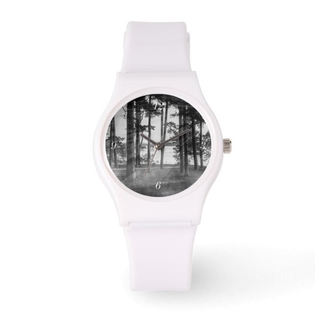 Foggy Trees bij Table Rock Grayscale Horloge (Voorkant)