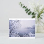 Foggy Winter Day bij de rivier Briefkaart (Staand voorkant)