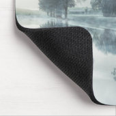 Foggy Winter Scene of a Lake, met bomen en Sky Muismat (Hoek)