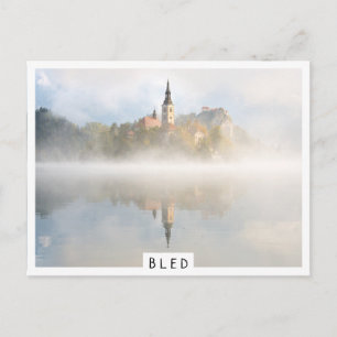 Foggy-zonsopgang bij Lake Bled Briefkaart