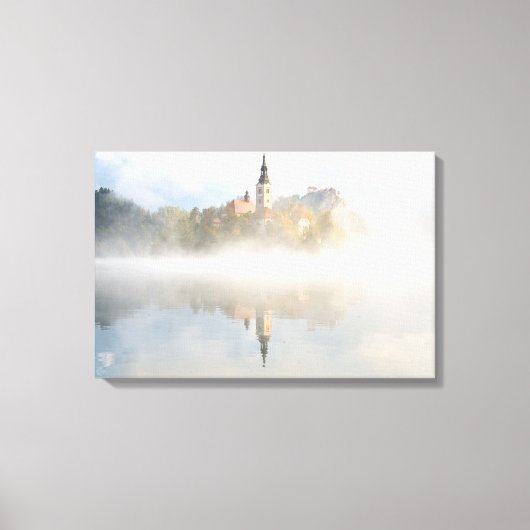 Foggy-zonsopgang bij Lake Bled Canvas Afdruk (Voorkant)