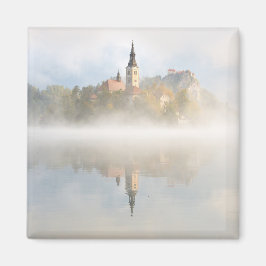 Foggy-zonsopgang bij Lake Bled Magneet