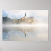 Foggy-zonsopgang bij Lake Bled Poster (Voorkant)