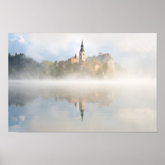 Foggy-zonsopgang bij Lake Bled Poster (Voorkant)