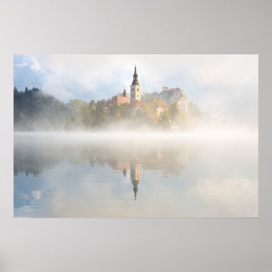 Foggy-zonsopgang bij Lake Bled Poster (Voorkant)
