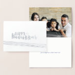 Folie Happy Hanukkah Abstracte fotokaart Folie Kaarten<br><div class="desc">Stijlvolle en leuke Happy Hanukkah Abstracte feestdag-fotokaart is perfect voor al je vrienden en familie dit vakantieseizoen. Pas de tekst aan met uw familienaam en het jaar en verwissel het afbeelding voor een foto van uw kinderen,  huisdier of het hele gezin.</div>