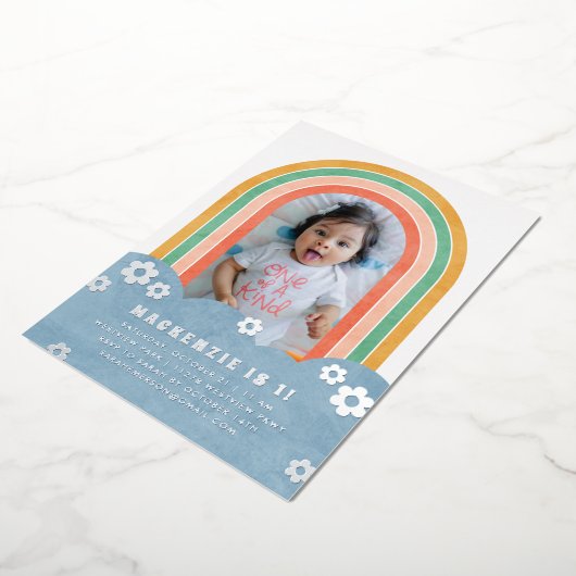 Folie Retro Rainbow Kind Birthday Uitnodiging (Gedraaid)