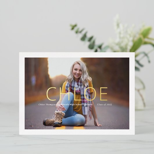 Folie Stijlvolle minimale aankondiging Afstuderen  (Staand Voorkant)