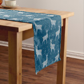 Folk Art Deer over Blue Holiday Korte Tafelloper (Voorbeeld)
