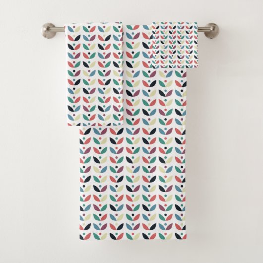 Folk Art Floral Geometric Pattern Bad Handdoek (Insitu)
