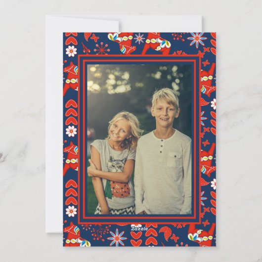 Folk Art Red Swedish Dala Horse and Pattern Foto Feestdagenkaart (Achterkant)