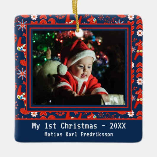 Folk Art Red Swedish Dala Horse Mijn eerste Kerstm Keramisch Ornament (Voorkant)