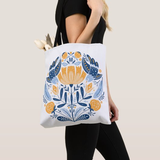 Folk art round-versiering met vogels, rozen en blo tote bag (Dichtbij)