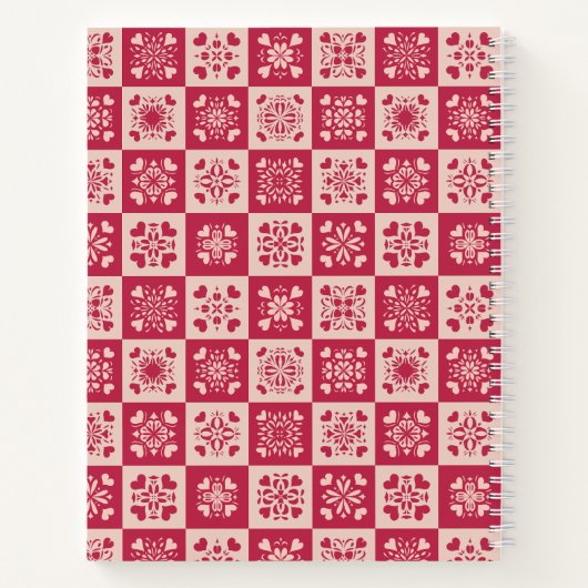 Folk Art Stenciled Heart Pattern Red en Roze Notitieboek (Achterkant)