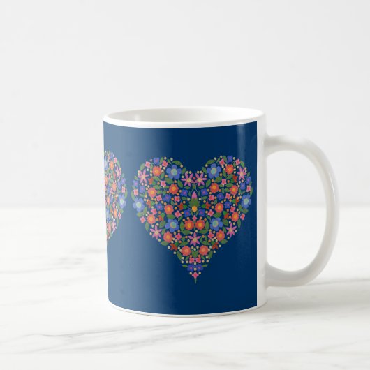 Folk Art Style Floral Heart op blauwe Mok (Rechts)