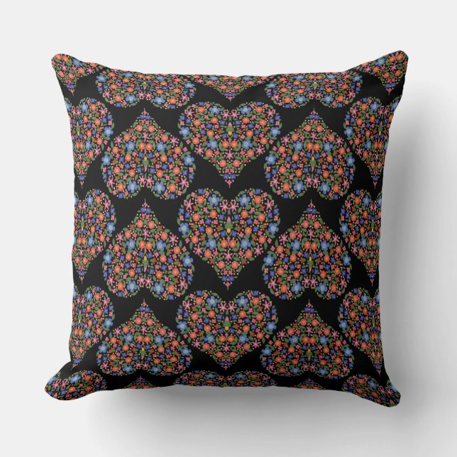 Folk Art Style Floral Hearts op Black Pillow Kussen (Voorkant)