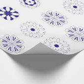 Folk blauwe bloemen patroon cadeaupapier (Hoek)
