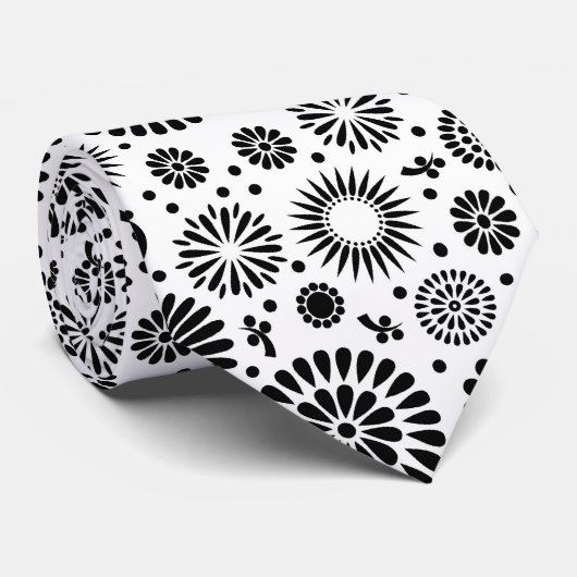 Folk Floral Black and White Flowers Boho Chic Stropdas (Opgerold)
