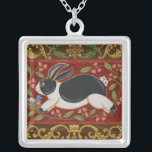Folk Rabbit Zilver Vergulden Ketting<br><div class="desc">Maak vandaag een modern kunstwerk met een bruine en rode achtergrond. Dit kunstwerk bevat een zwart-wit konijn dat lijkt te lopen. De details in dit afbeelding zijn zeer scherp en levendig. Het is een hedendaags kunststuk dat perfect zal zijn voor elk soort volksthema dat je probeert te vinden.</div>