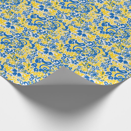 Folklore pattern with Oekrainian flag covu Cadeaupapier (Hoek)