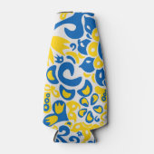 Folklore pattern with Oekrainian flag covu Flesjeskoeler (Voorkant)