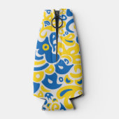 Folklore pattern with Oekrainian flag covu Flesjeskoeler (Achterkant)