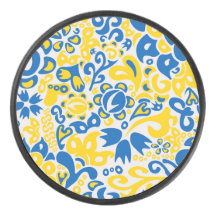 Folklore pattern with Oekrainian flag covu