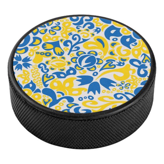 Folklore pattern with Oekrainian flag covu Hockey Puck (3/4)