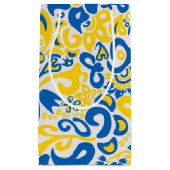 Folklore pattern with Oekrainian flag covu Klein Cadeauzakje (Voorkant)