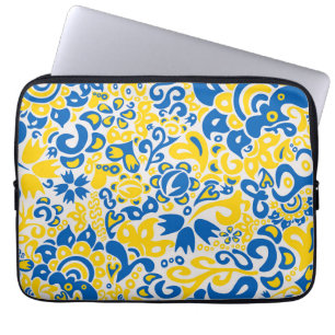 Folklore pattern with Oekrainian flag covu Laptop Sleeve