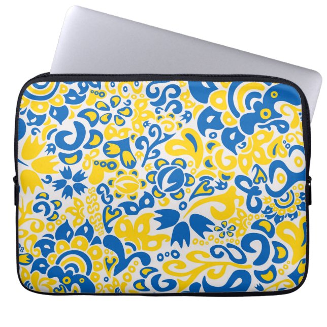 Folklore pattern with Oekrainian flag covu Laptop Sleeve (Voorkant)